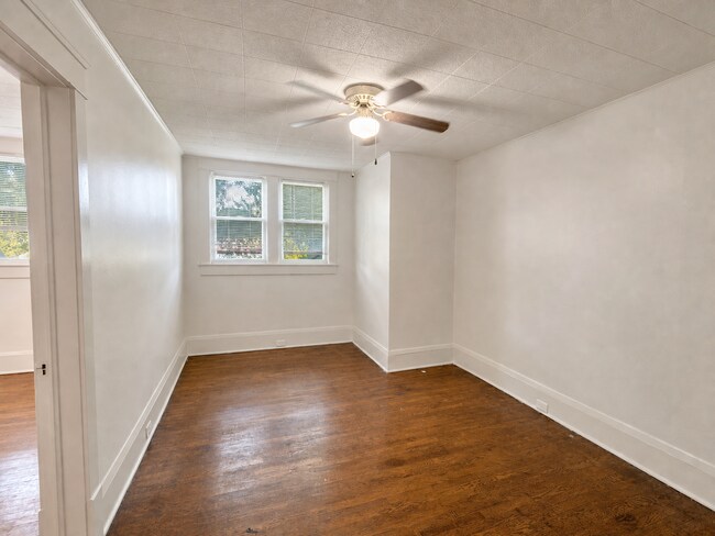 Building Photo - 615 Memorial Dr SW