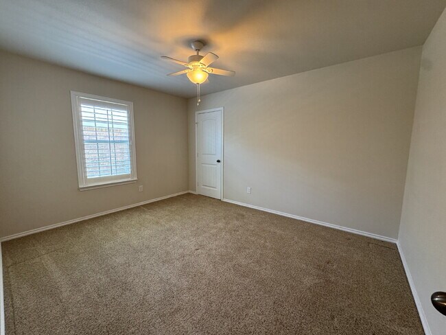 Building Photo - Beautiful & Spacious 4-Bedroom Home in Lub...
