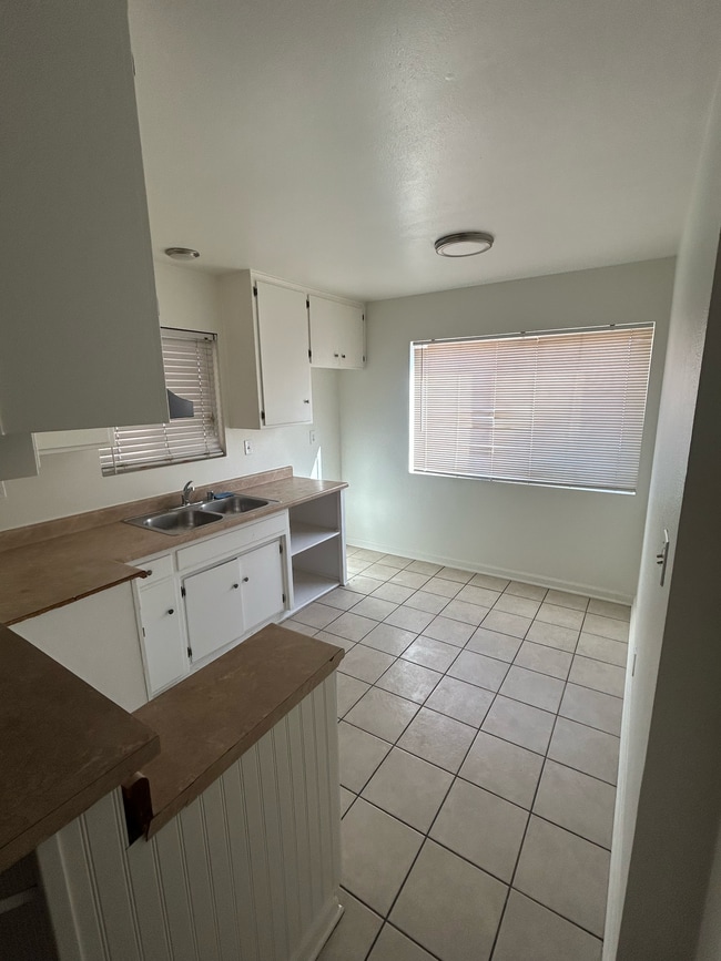 Building Photo - Triplex