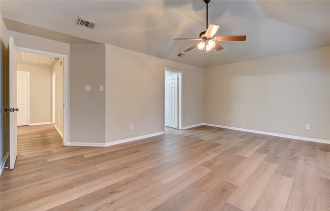 Building Photo - 138 W New Meadows Dr