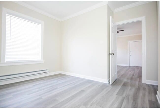 Building Photo - 648.5 W Roscoe St