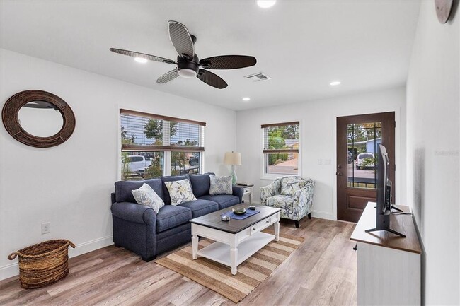 Building Photo - 843 Palmetto St