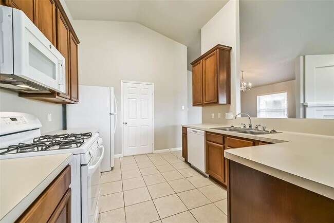 Building Photo - 9911 Driftwood Park Dr