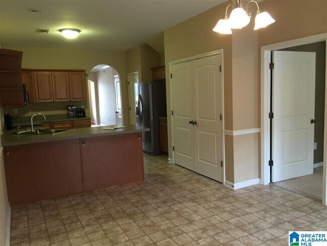 Building Photo - 1033 Ashwood Dr