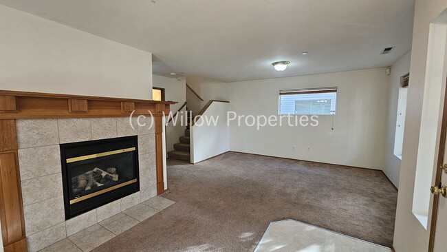 Building Photo - Beautiful NW Landing Home