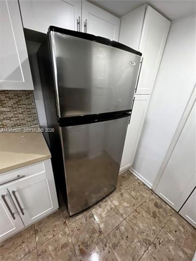 Building Photo - 1717 N Bayshore Dr