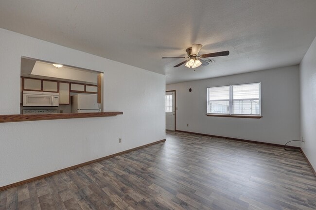 Building Photo - 627b S Walker St