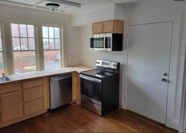 Building Photo - 423 W Cork St