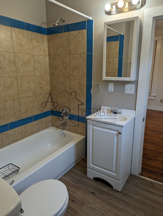 Building Photo - 711 N Elm St