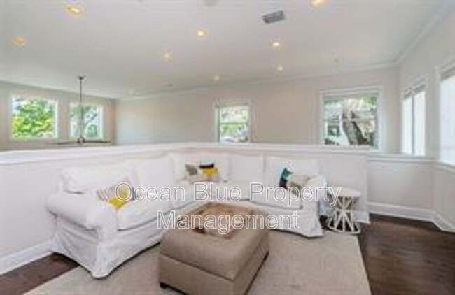 Building Photo - 3107 W Lawn Ave