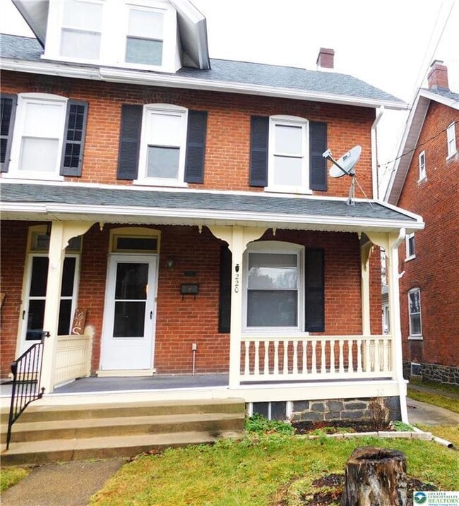 Primary Photo - 220 Locust St