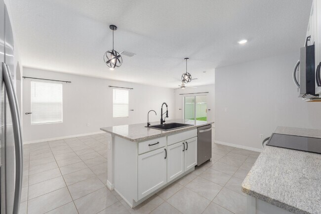 Building Photo - "Spacious 5-Bed Oasis located in SouthShore Bay!