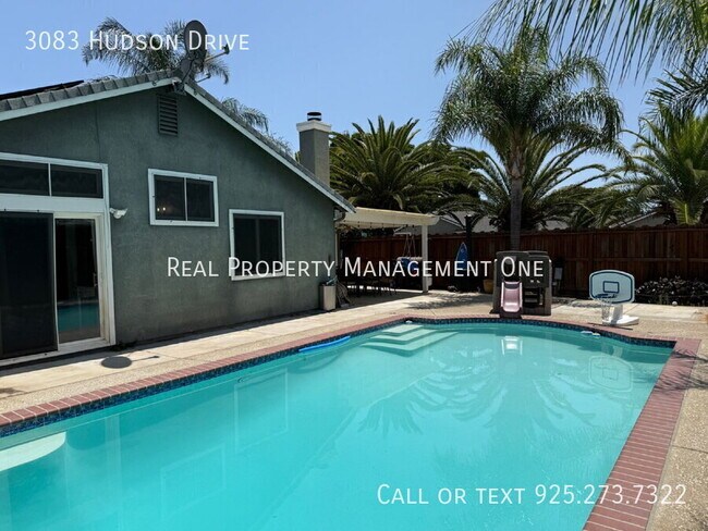 Building Photo - 3083 Hudson Dr