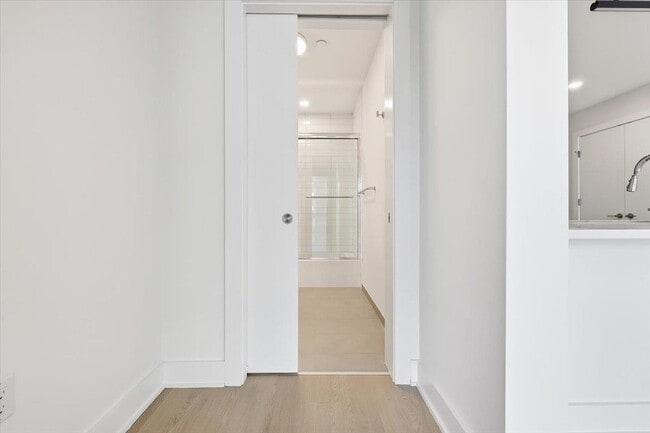 Building Photo - 303 Madison St