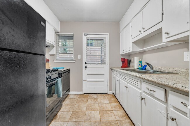 Building Photo - 2160 Lenox Rd NE