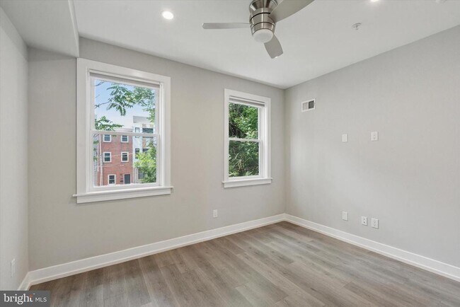 Building Photo - 2138 N Randolph St