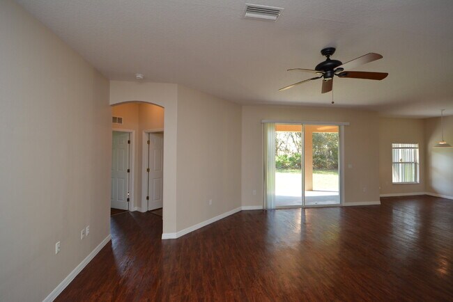 Building Photo - "Spacious 4-Bed Oasis in Palm Coast with 2...