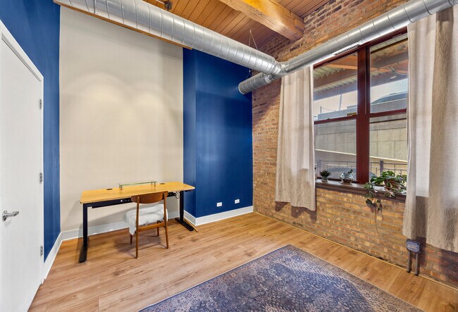Building Photo - 1061 W 16th St