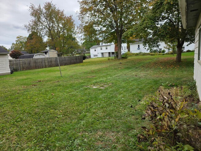 Building Photo - 518-520 Sloan Ave