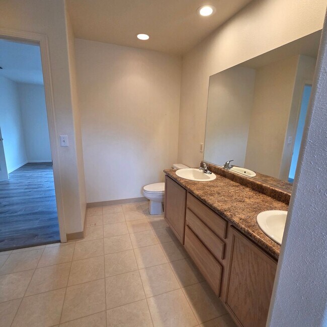 Building Photo - 3/2.5 home in Piilani Villages