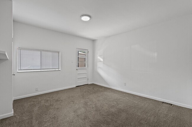 Building Photo - 17 E Sherman St