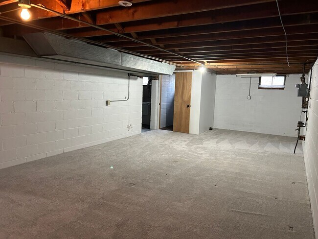 Building Photo - Brick Ranch for Rent in Mayfield HTS walking distance to Golden Gate Plaza