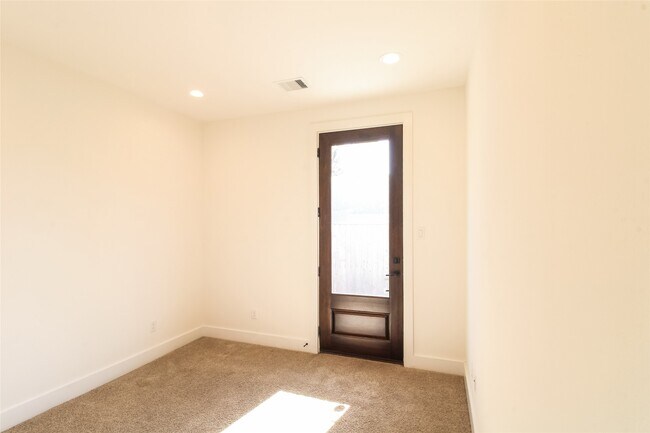 Building Photo - 2514 Terry St