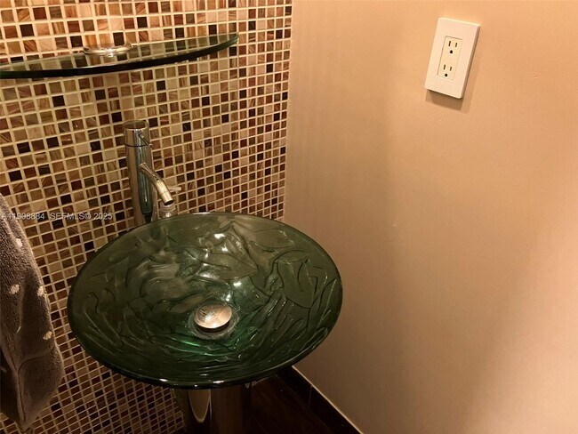 Building Photo - 8500 SW 109th Ave