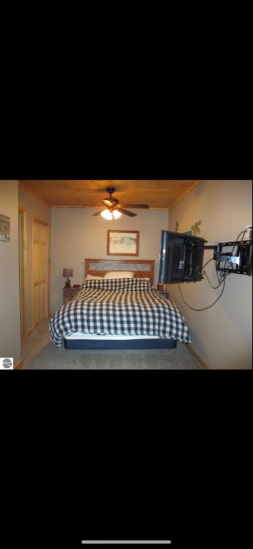 Building Photo - 1038 Wintergreen St