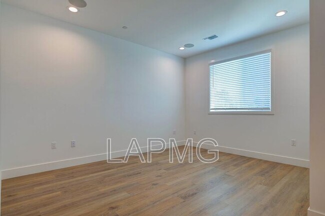 Building Photo - 4507 Saturn St