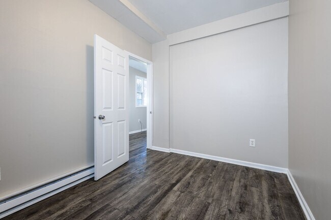 Building Photo - 814 S 27th St