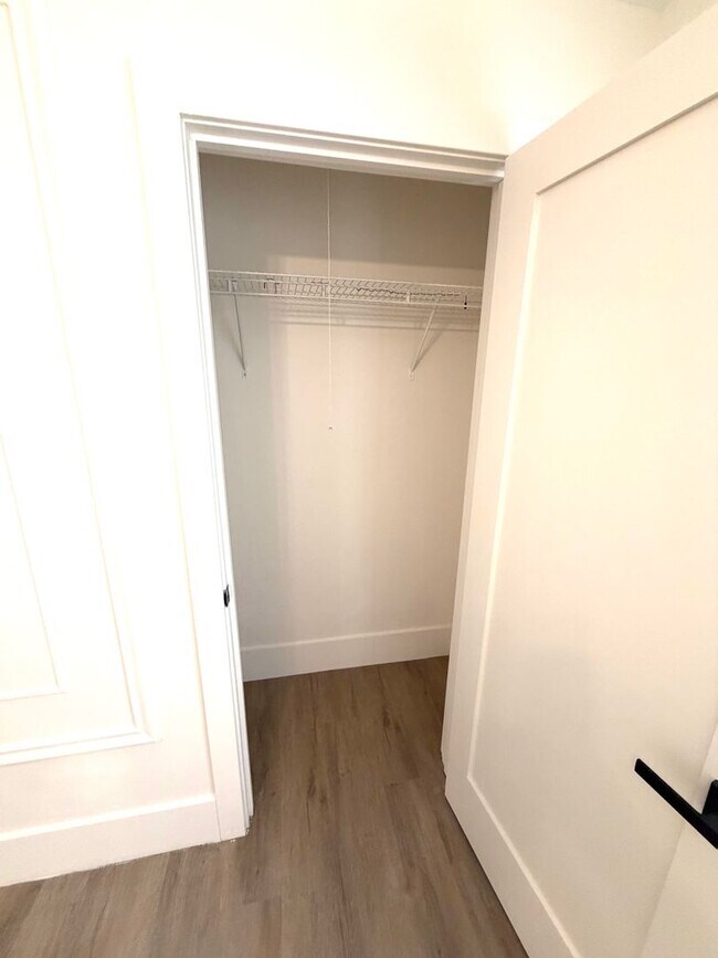 Building Photo - Beautifully Renovated Midtown Sacramento Apartment with Private Backyard Patio!