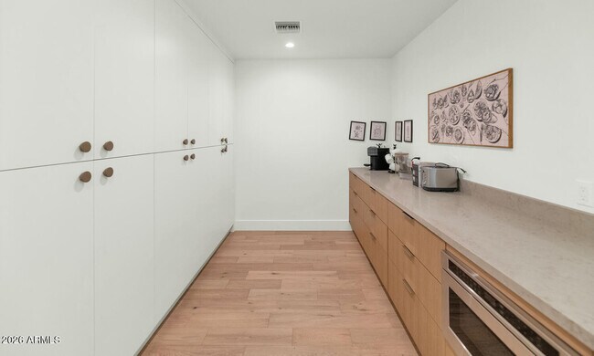 Building Photo - 6039 E Calle Camelia