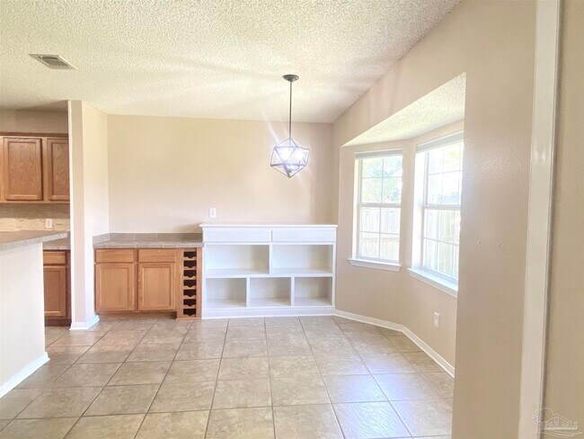 Building Photo - 6425 Sarasota St