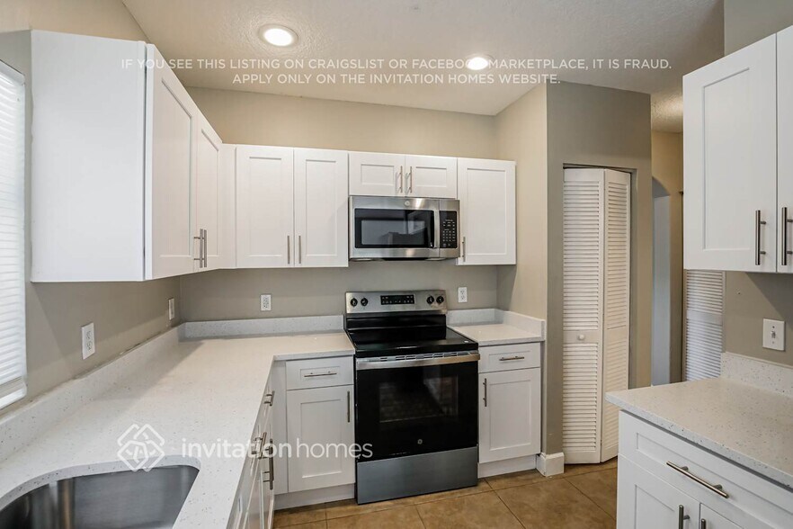 Building Photo - 3939 Jasmine Ln