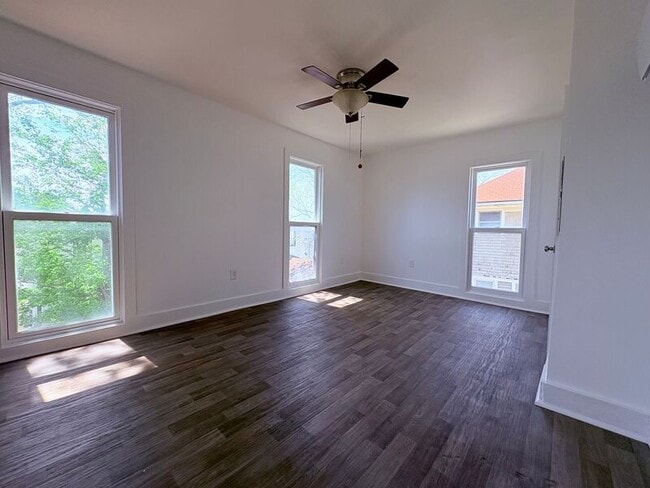 Building Photo - 517 W Maple Ave