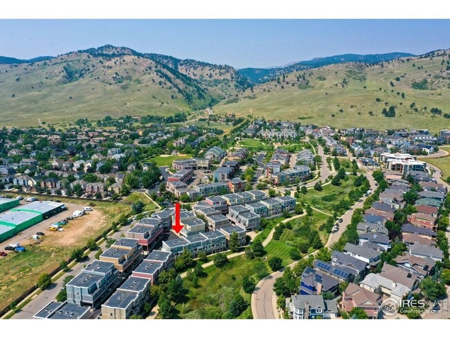 Building Photo - Bright & Beautiful 2-Level Condo in NoBo, available June 5th