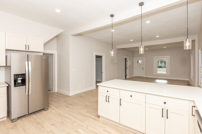 Building Photo - 207 N Leeds Ave