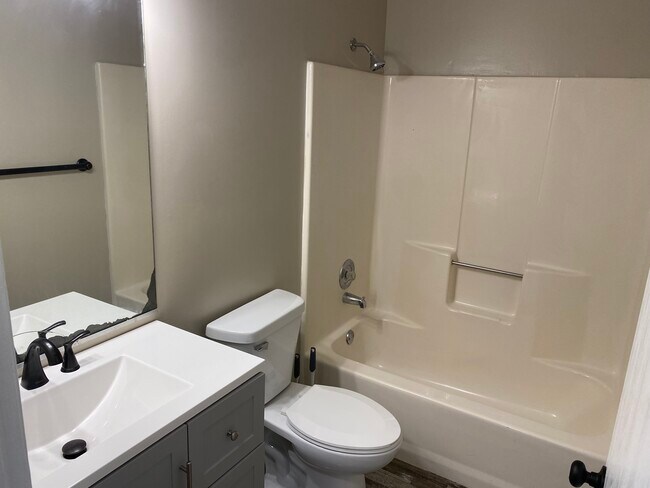 Building Photo - 2461 Red Oak Trl