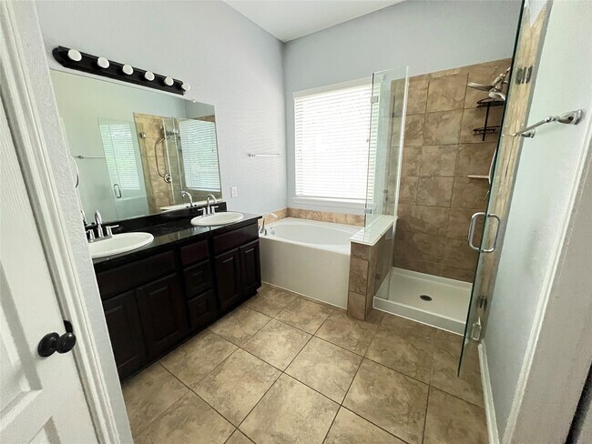 Building Photo - 99 Sagamore Ridge Pl