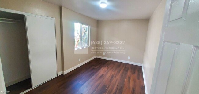 Building Photo - 2 br, 1 bath Duplex - 956 E 55th St -