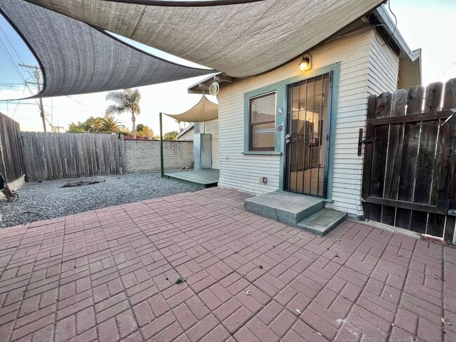 Building Photo - North Park Cottage! LARGE ENCLOSED PRIVATE BACKYARD! Washer & Dryer! Assigned Parking!