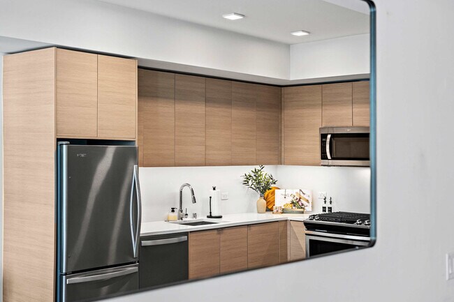 Building Photo - 1049 Seventh Avenue-SI FL7-ID1228264P