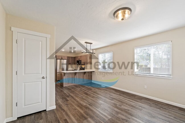 Building Photo - 2 Bedroom 2 Bath Home with Attached Garage...