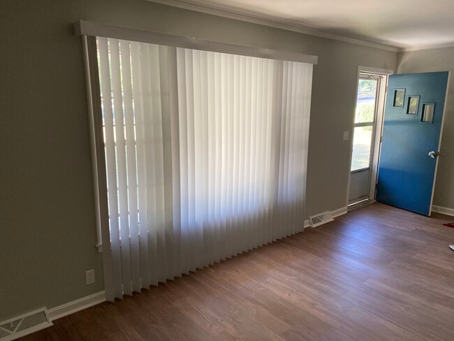 Living room at entry - 504 Luther Rd