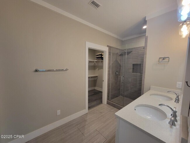 Building Photo - 100 Sea Breeze Cir