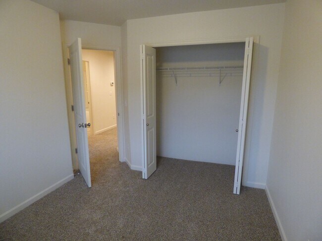 Building Photo - 3 Bed 2.5 Bath townhome off Liberty Rd!