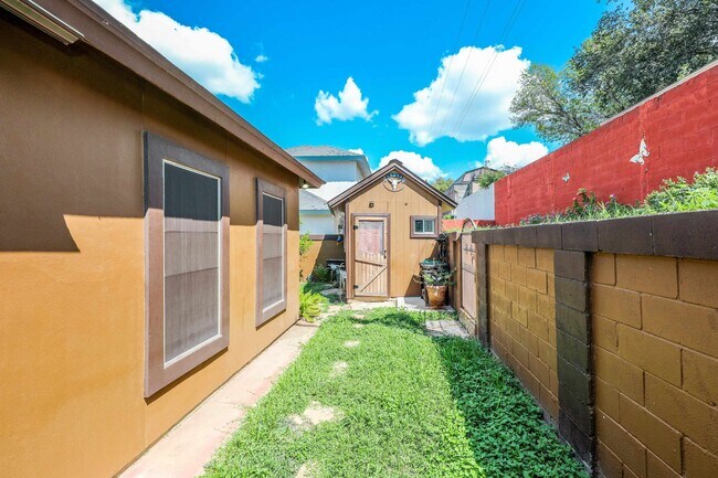 Building Photo - 1237 Whisper Hill Dr