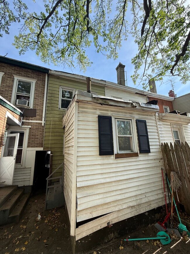 Building Photo - 46 Elm St