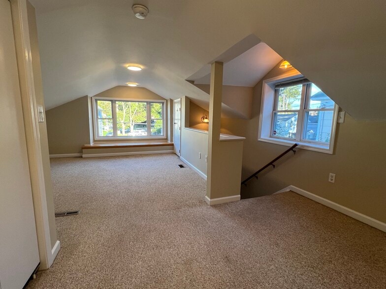Bonus Room - 176 Duer St